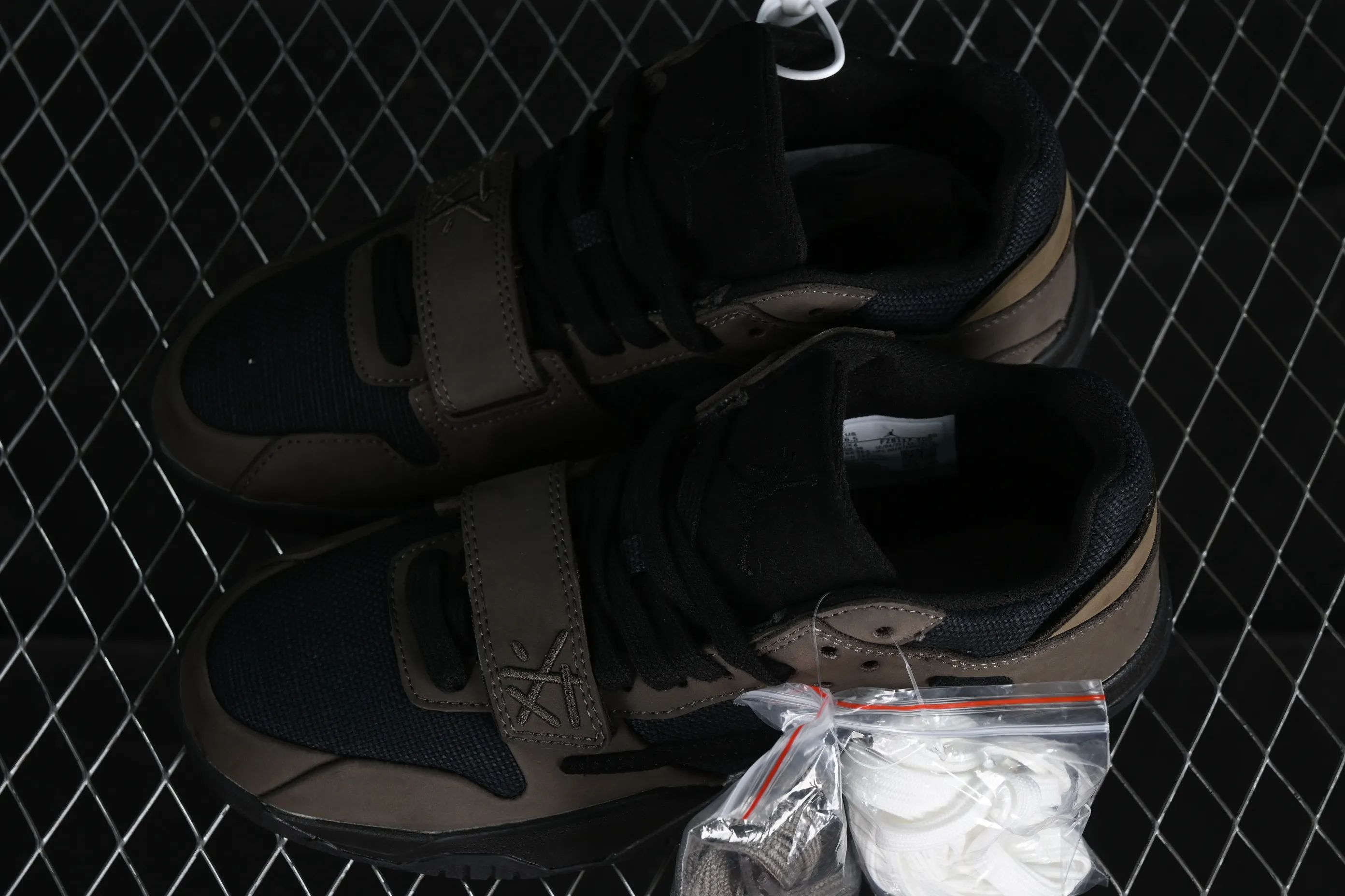 All categories Air Jordan Jordan series basketball shoes Air Jordan 1 Low F version Travis Scott x Jordan Cut The Check AJ1 Joe 1 hook and loop fashion basketball shoes FZ8117-200